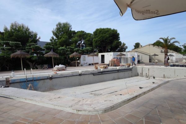 Obras piscina camping Bonterra