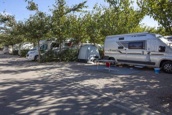 parcela-premium-autocaravana-tienda-camping-benicassim